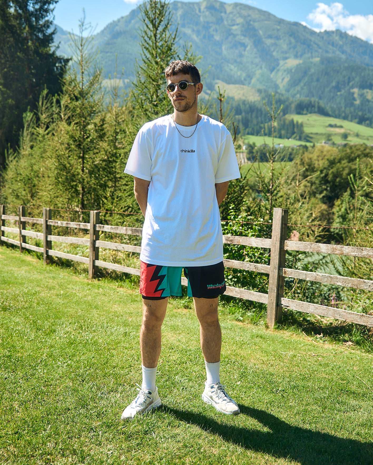 "chinkilla x meerkatsu" Unisex T-Shirt - White