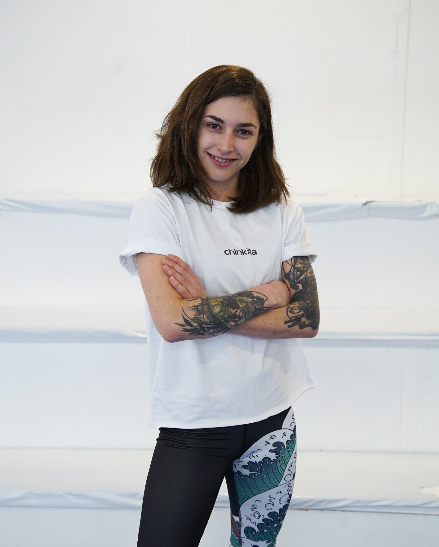 "chinkilla x meerkatsu" Unisex T-Shirt - White