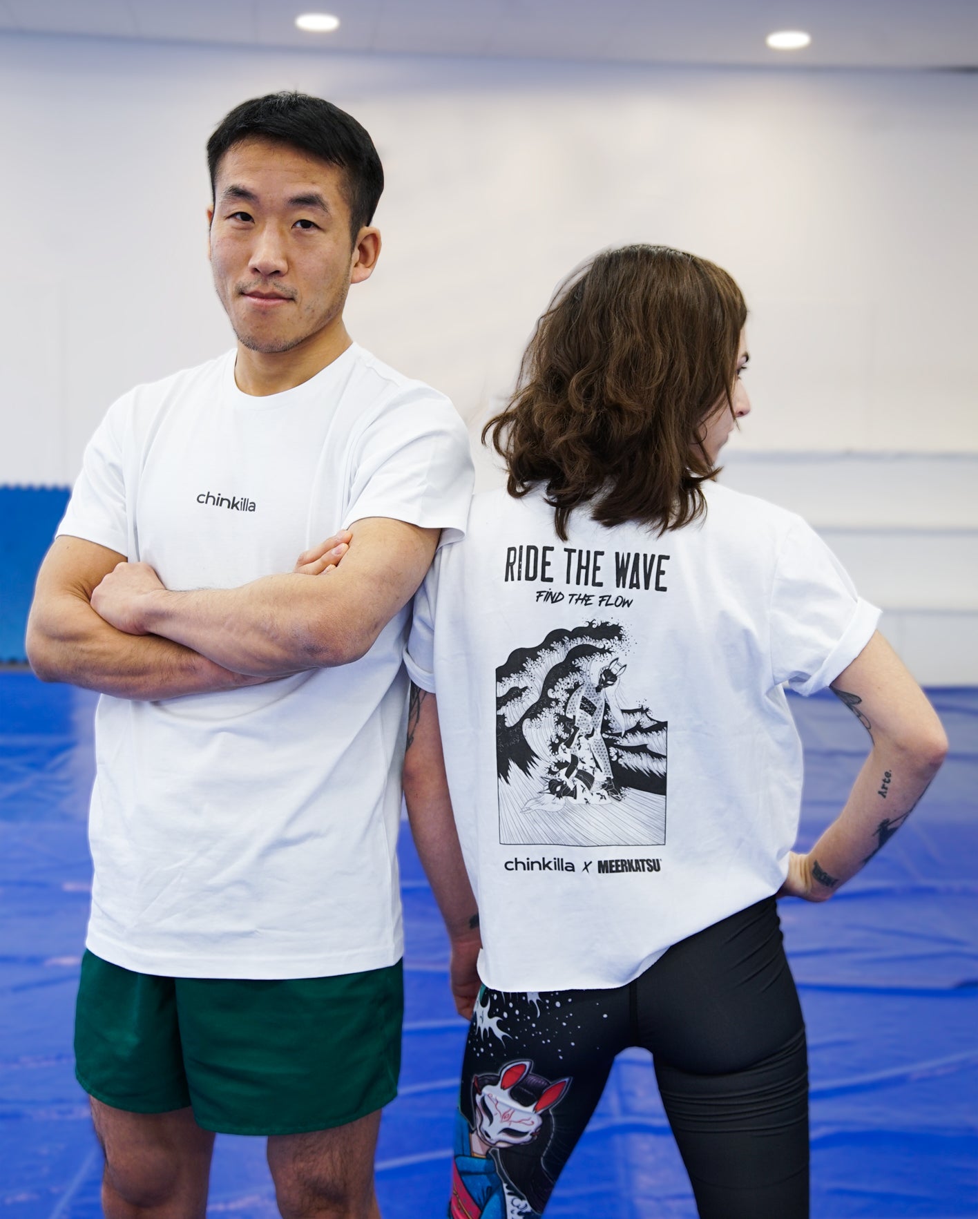 "chinkilla x meerkatsu" Unisex T-Shirt - White